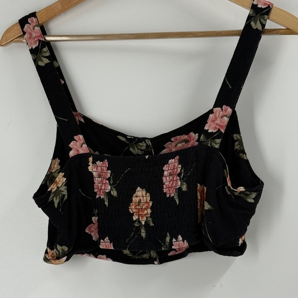 American Eagle Eagle black and rose floral crop top - Picture 11 of 16